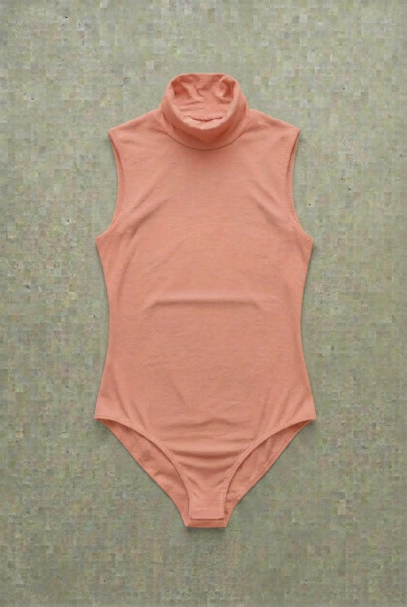 Body Dolcevita Senza Maniche Corallo Curvy per Taglie Forti | Leela Lab