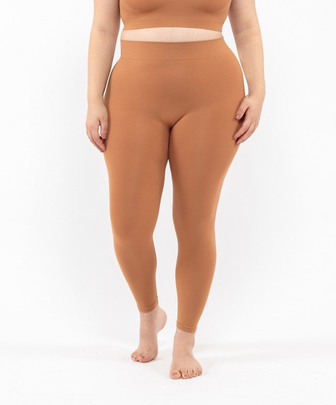 Dettaglio Leggings Cammello Curvy per Taglie Forti | Leela Lab