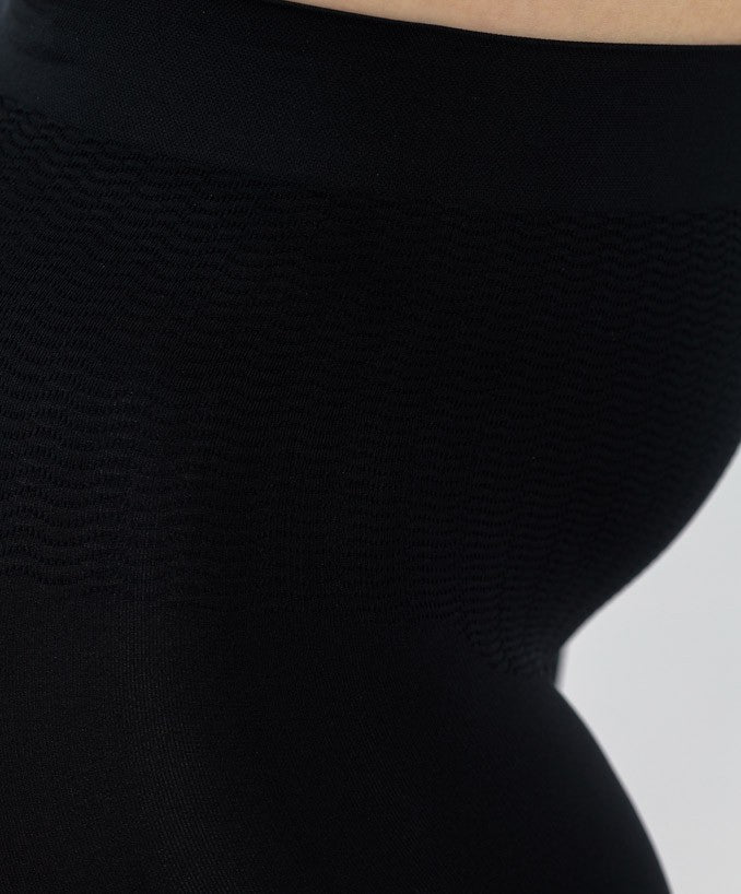 Dettaglio Leggings Modellanti Nero Curvy per Taglie Forti | Leela Lab