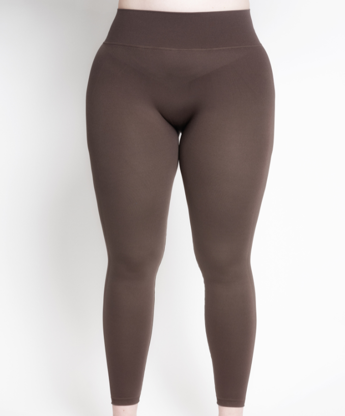 Dettaglio Leggings Push-up Chocolate Martini Curvy per Taglie Forti | Leela Lab