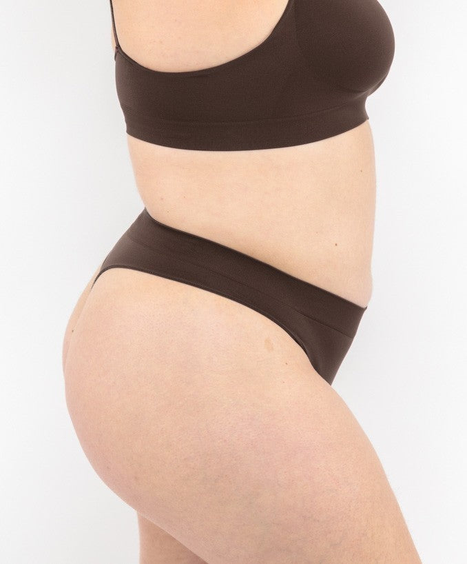 Dettaglio Perizoma Caffè Curvy per Taglie Forti Plus Size | Leela Lab