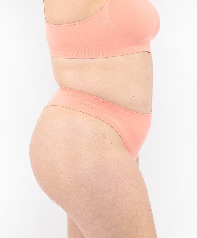 Dettaglio Perizoma Corallo Curvy per Taglie Forti Plus Size | Leela Lab