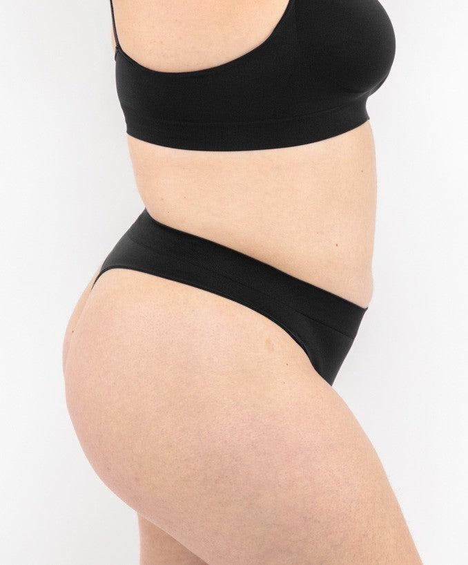Perizoma Nero Curvy per Taglie Forti Plus Size Dettaglio | Leela Lab