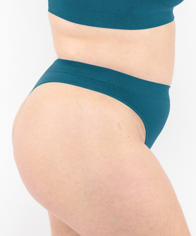 Dettaglio Perizoma Verde Petrolio Curvy per Taglie Forti Plus Size | Leela Lab