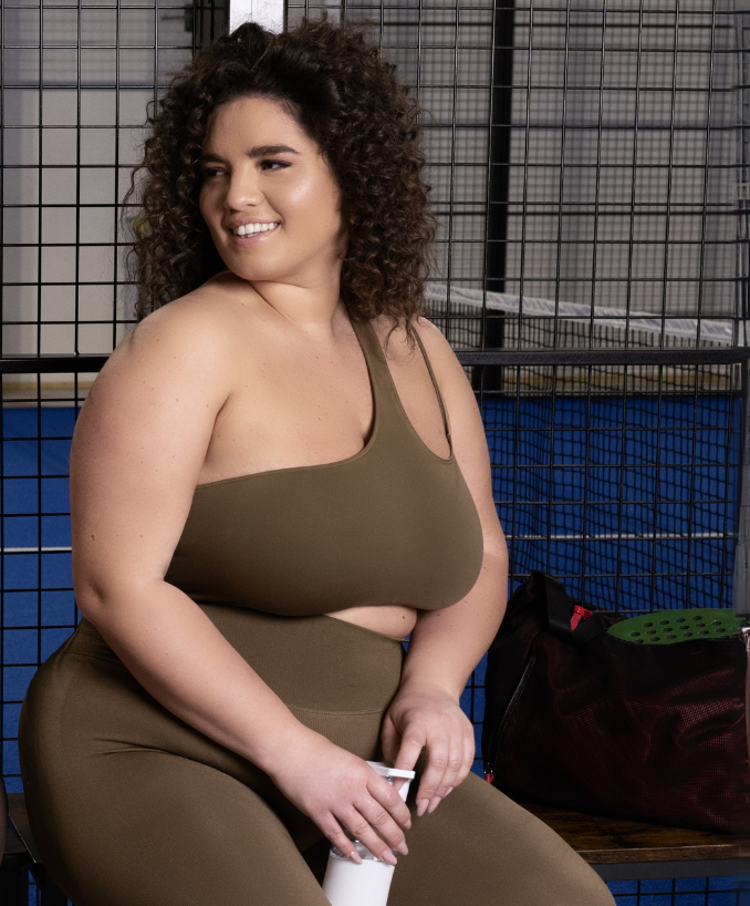 Crop Top Sportivo Military Olive Curvy per Taglie Forti Plus Size | Leela Lab